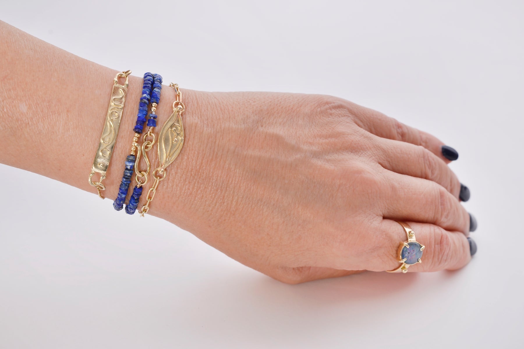 צמיד זהב ורוניקה, עלה מחוטים