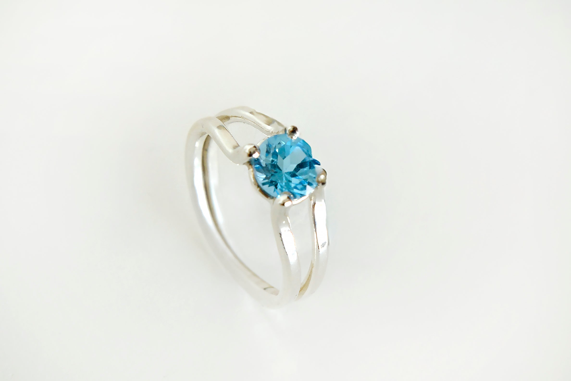 טבעת כסף ליאור, עיצוב פתוח עם בלו טופז