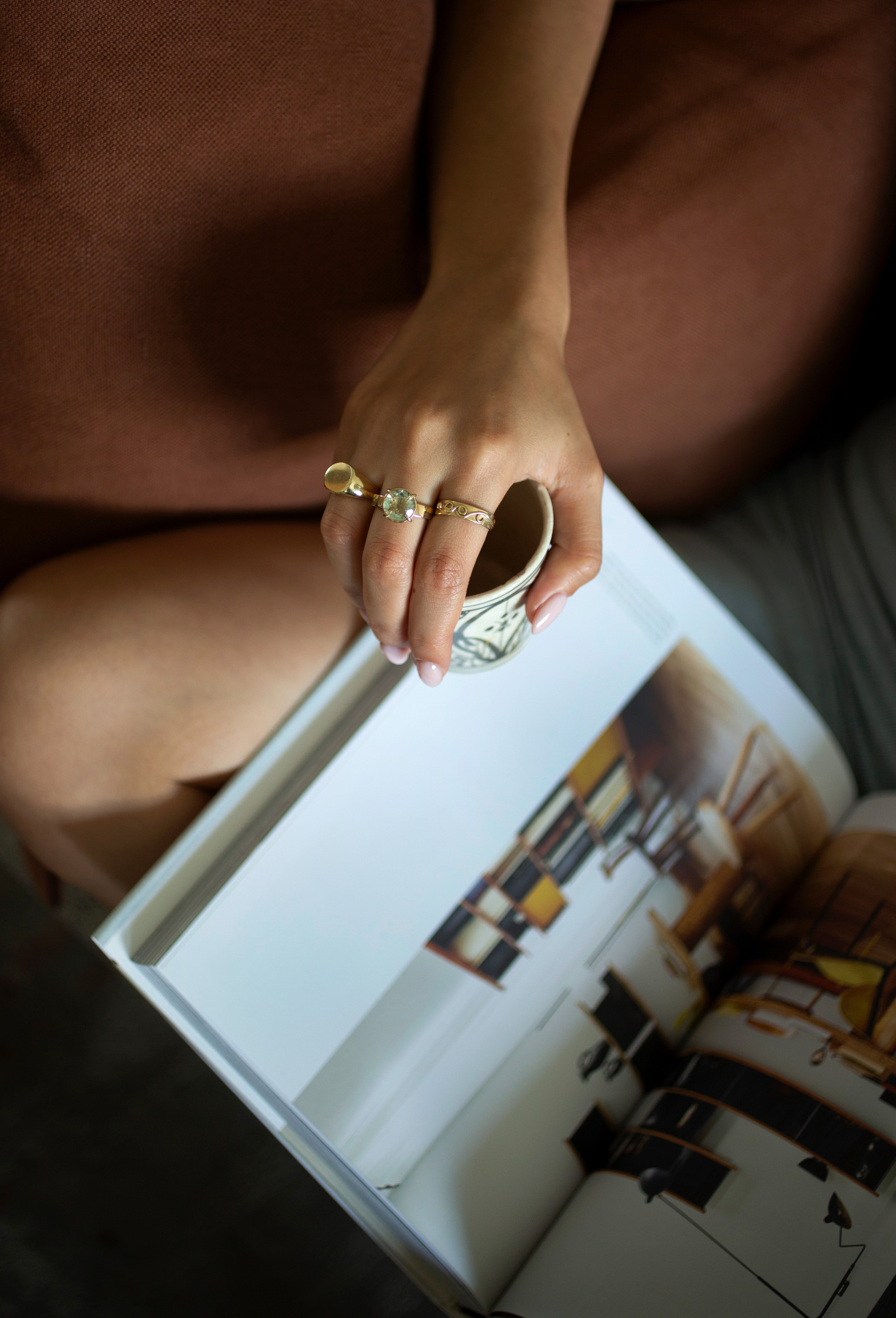 טבעת זהב אביב, חותם קלסית