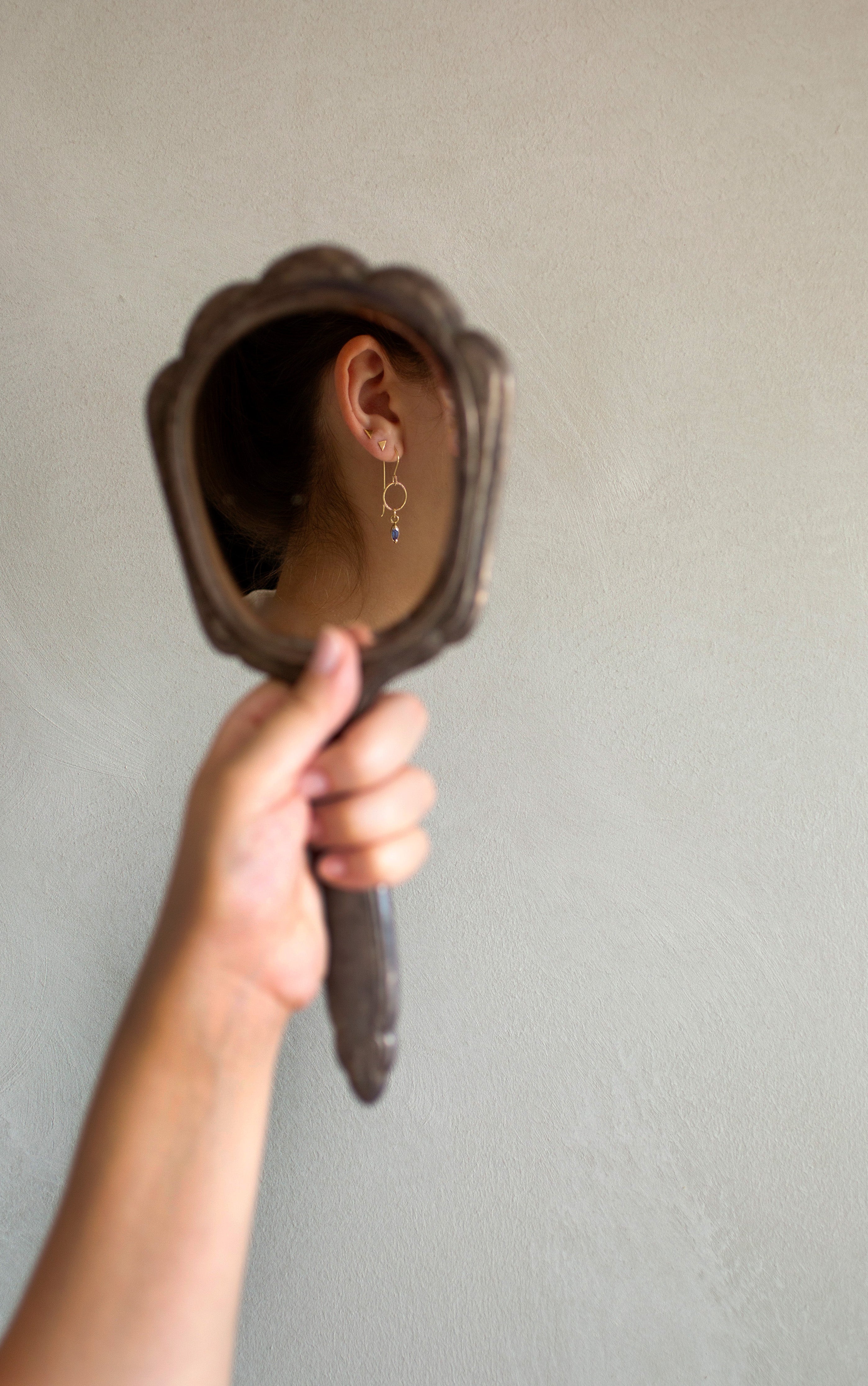 עגיל זהב מור, משולש זהב צמוד