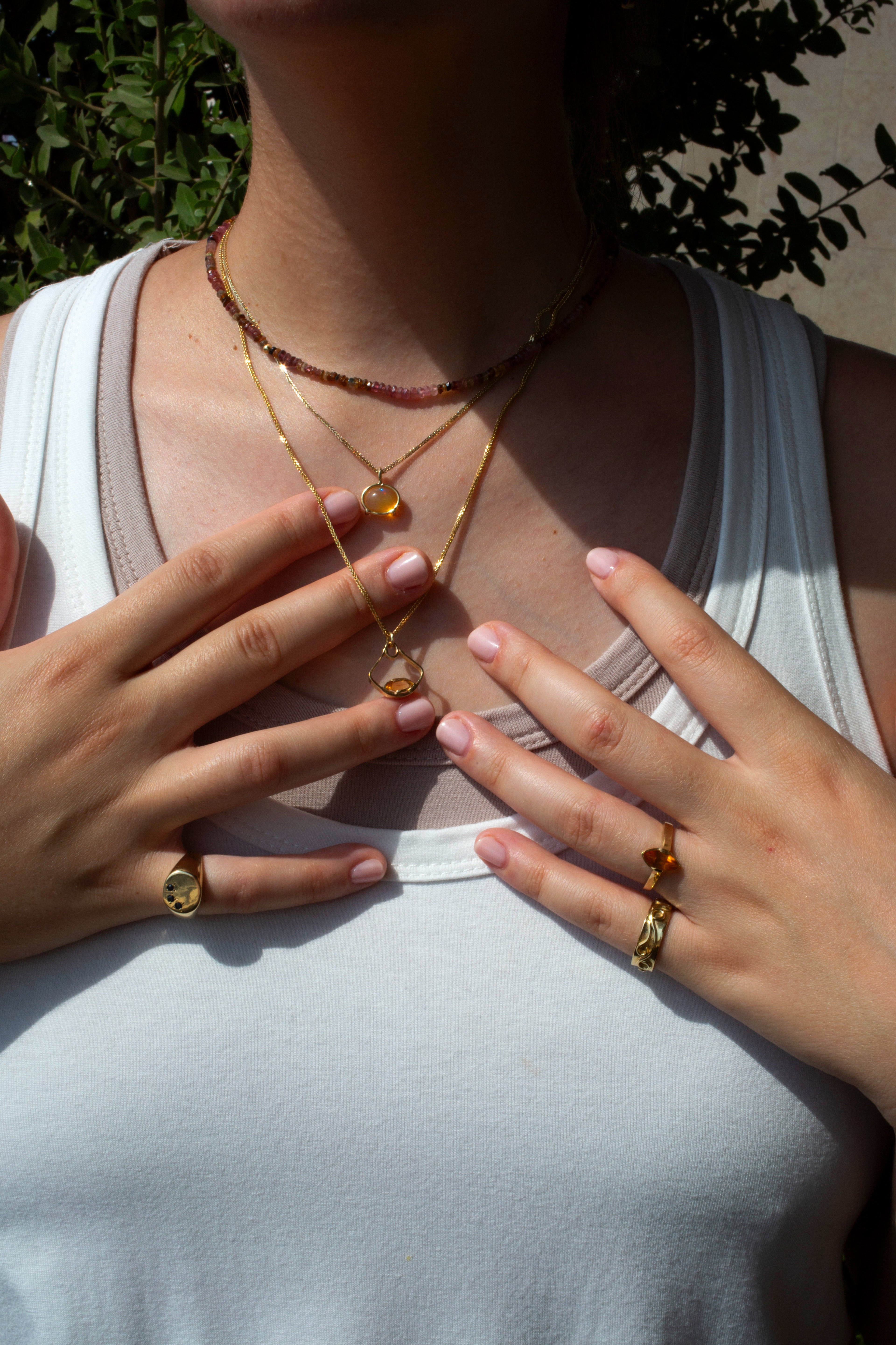 תליון זהב דנה, עם אבן אופל אתיופי