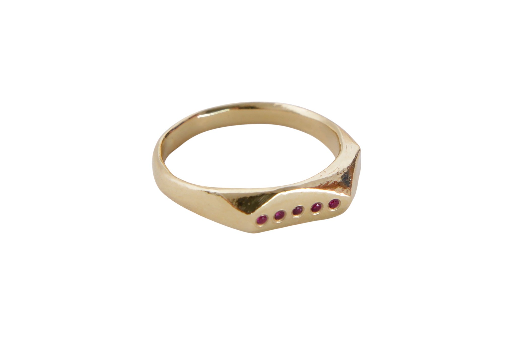 טבעת זהב מרב, אסימטרית עם אבני רובי