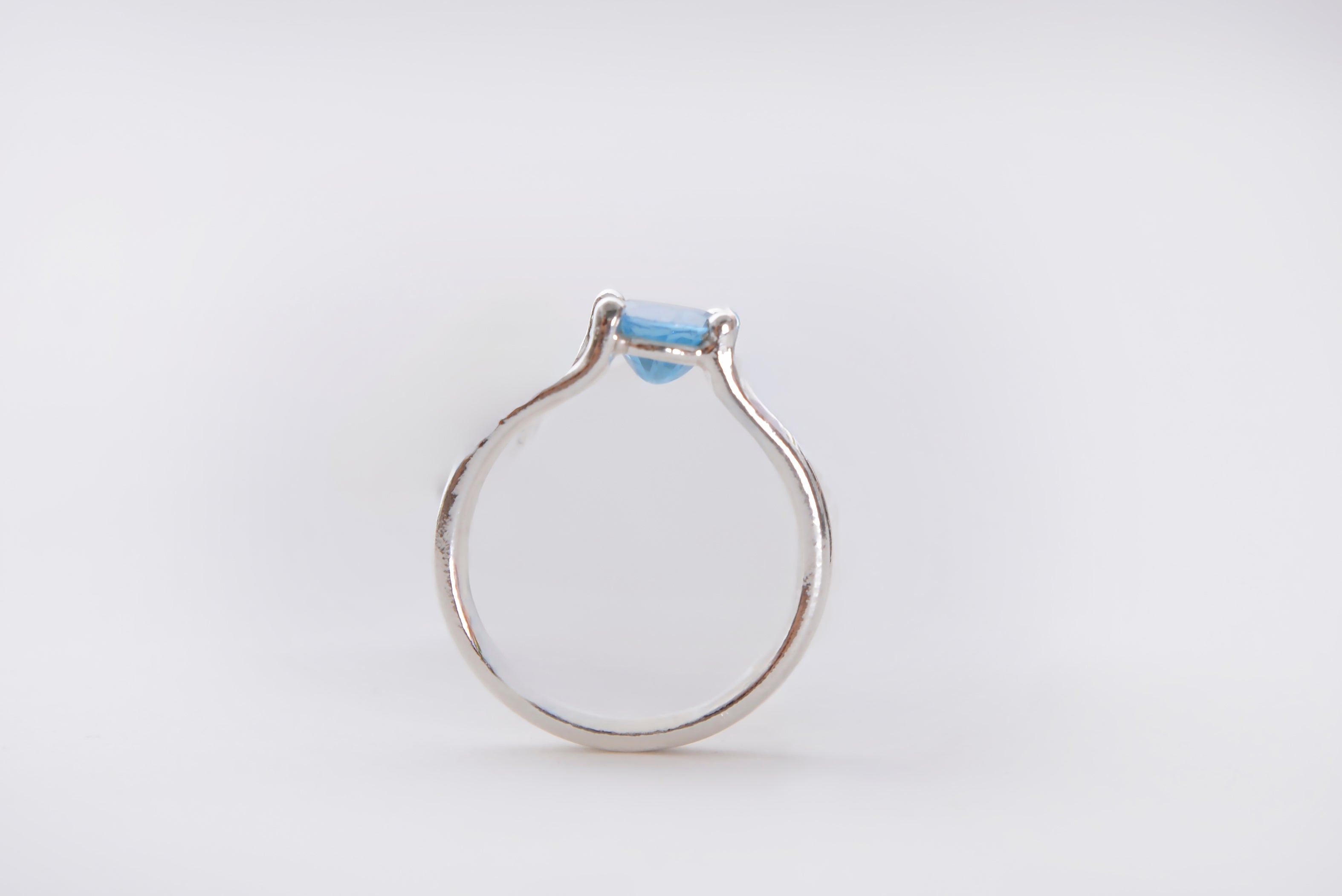 טבעת כסף ליאור, עיצוב פתוח עם בלו טופז